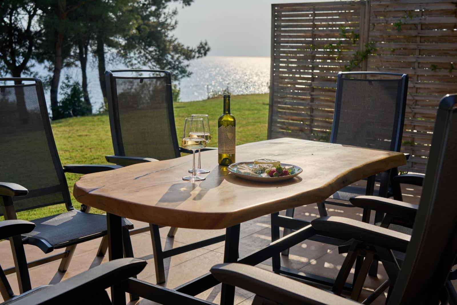 Summerday Villa Private Beach Неа-Ираклия Экстерьер фото