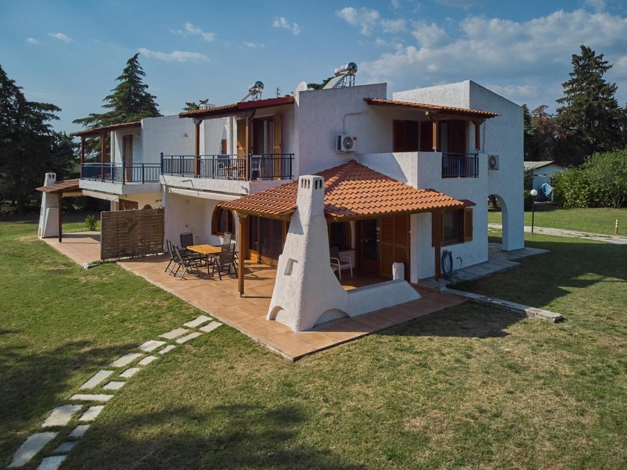 Summerday Villa Private Beach Неа-Ираклия Экстерьер фото