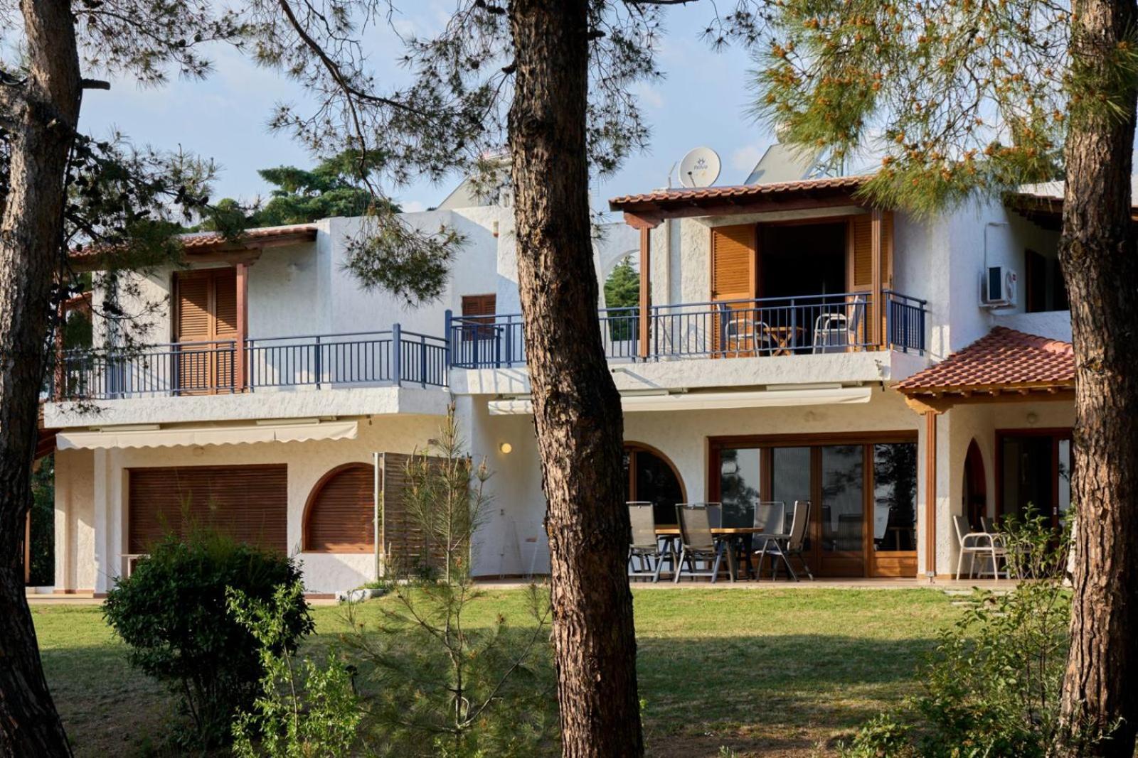 Summerday Villa Private Beach Неа-Ираклия Экстерьер фото