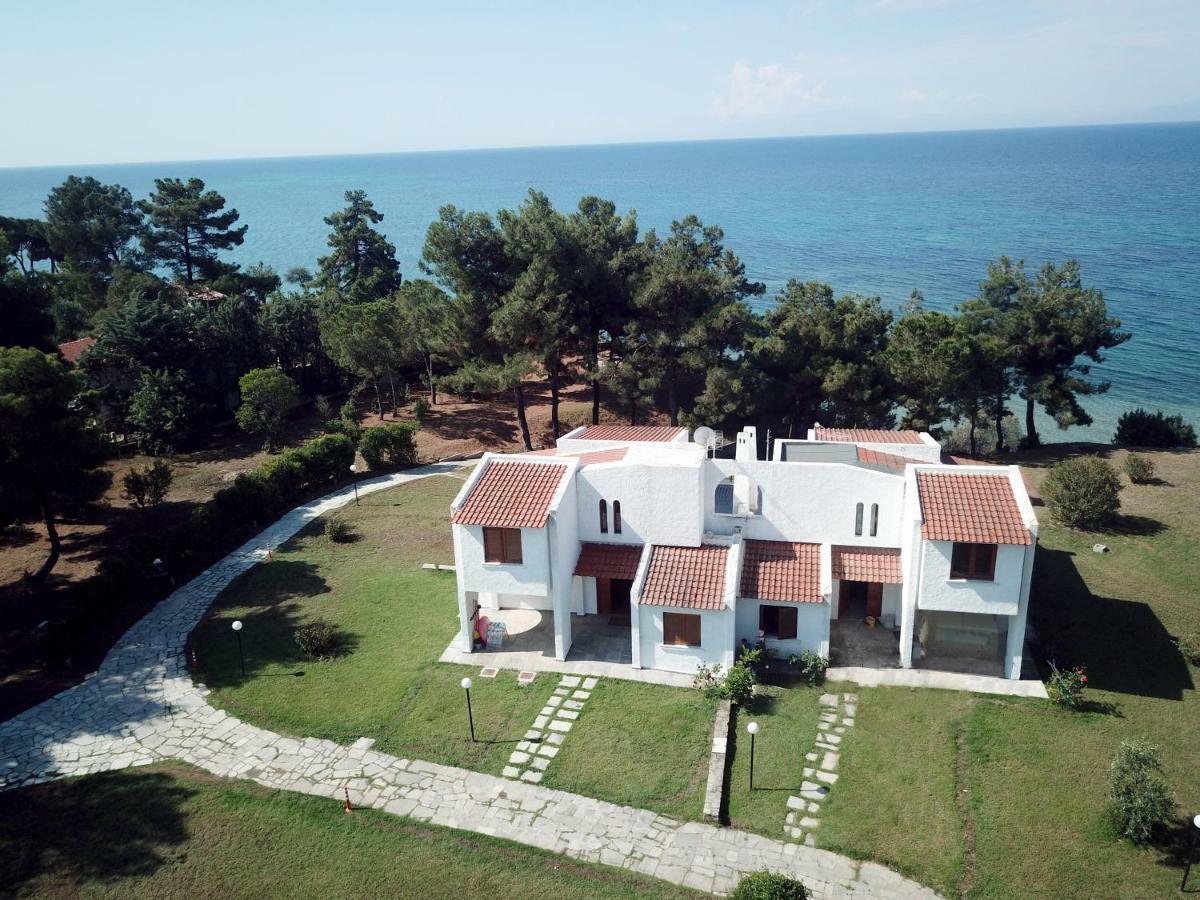 Summerday Villa Private Beach Неа-Ираклия Экстерьер фото