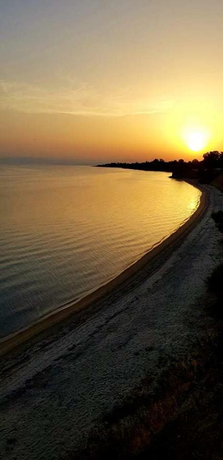 Summerday Villa Private Beach Неа-Ираклия Экстерьер фото