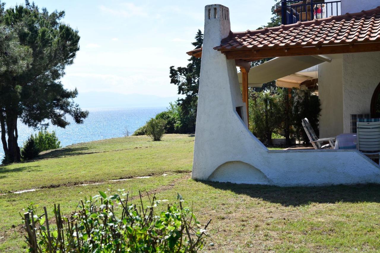 Summerday Villa Private Beach Неа-Ираклия Экстерьер фото